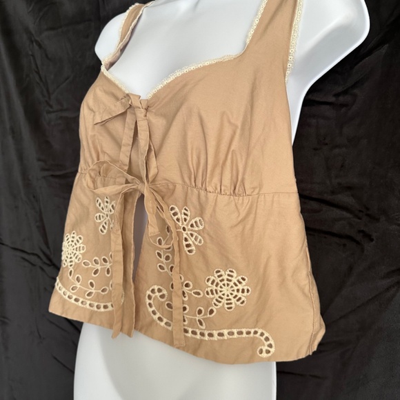 Moon River Eyelet Khaki crop top juniors size L - Picture 8 of 8